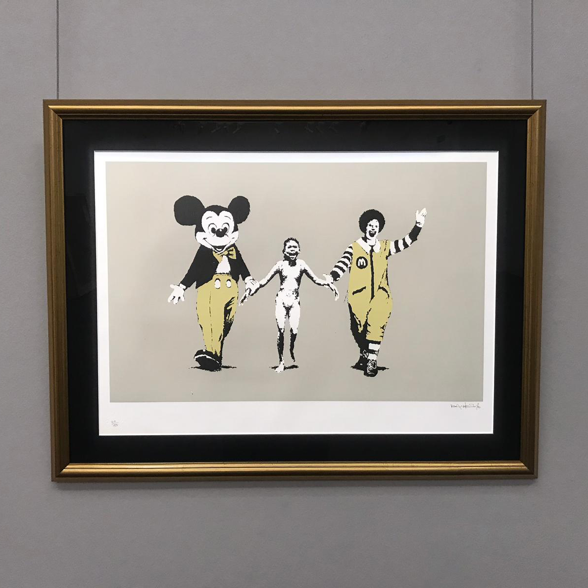限定マット額装品/バンクシー/Aachoo! 限定マット額装品/バンクシー/Aachoo! - メルカリ